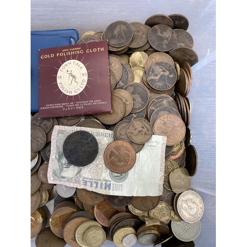 491 - A large collection of world coins, commemorative British coins and banknotes