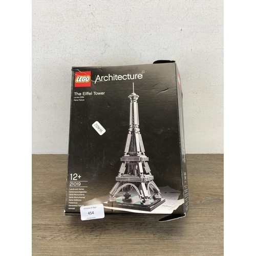 454 - A boxed Lego Architecture The Eiffel Tower construction set no. 21019