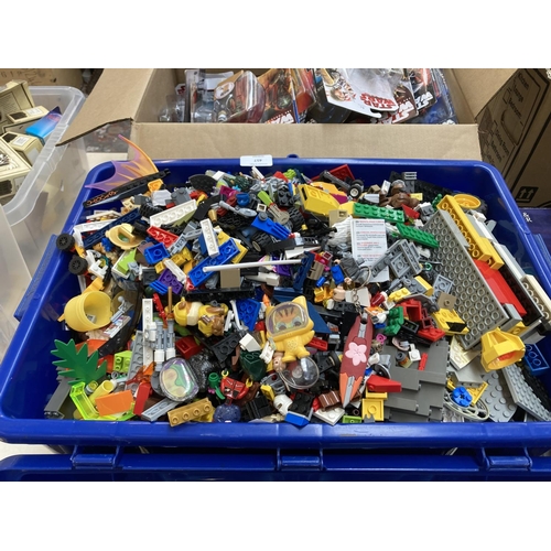 457 - A box containing a large collection of Lego