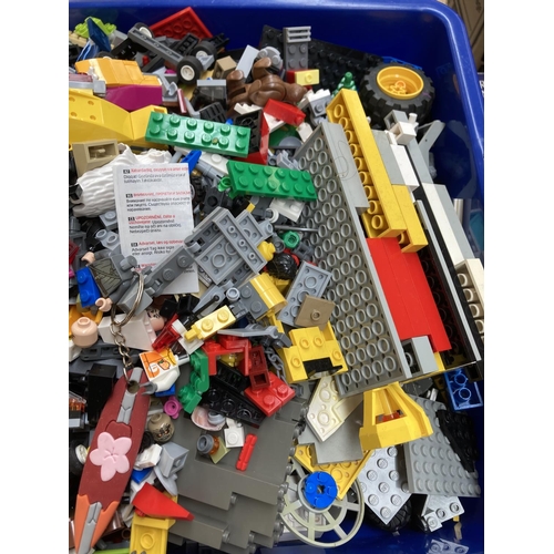 457 - A box containing a large collection of Lego