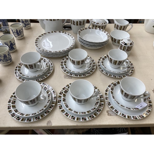 400 - A collection of Alfred Meakin Random dinnerware to include six cups, saucers and side plates, coffee... 