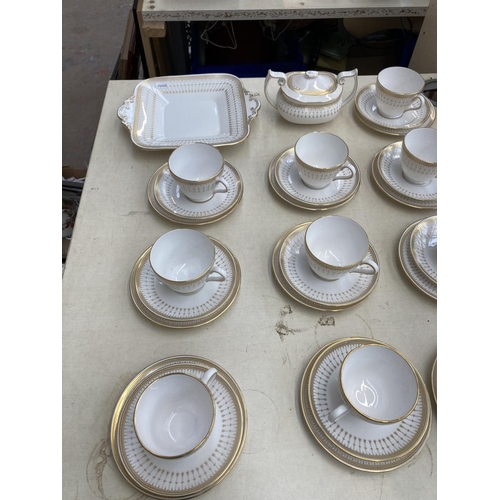 422 - A collection of Spode Queen's Gate Y8052 bone china to include fifteen teacups, thirteen saucers, el... 