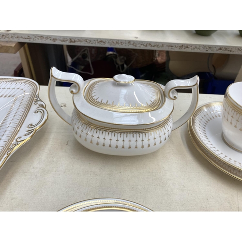 422 - A collection of Spode Queen's Gate Y8052 bone china to include fifteen teacups, thirteen saucers, el... 