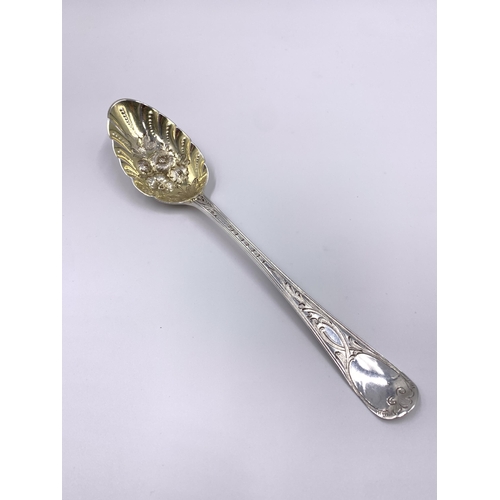 2122 - A George III Henry Chawner hallmarked London silver berry spoon, dated 1791 - approx. gross weight 6... 