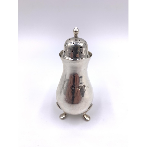 2135 - A pair of Edward VII James Deakin & Sons hallmarked Sheffield silver salt and pepper pots, dated 190... 