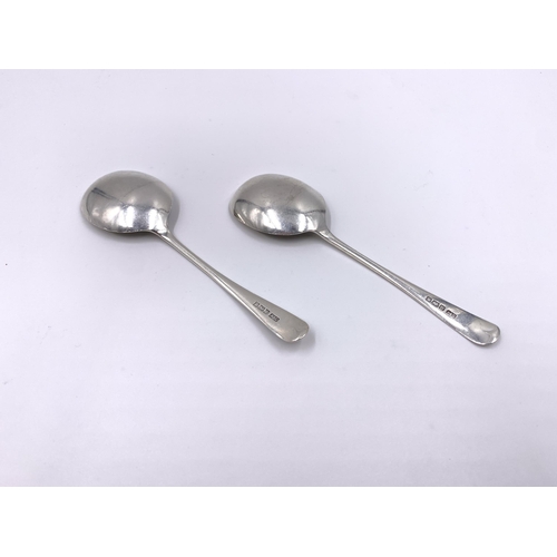 2136 - A pair of George V Allen & Darwin hallmarked Sheffield silver preserve spoons, dated 1913 - approx. ... 