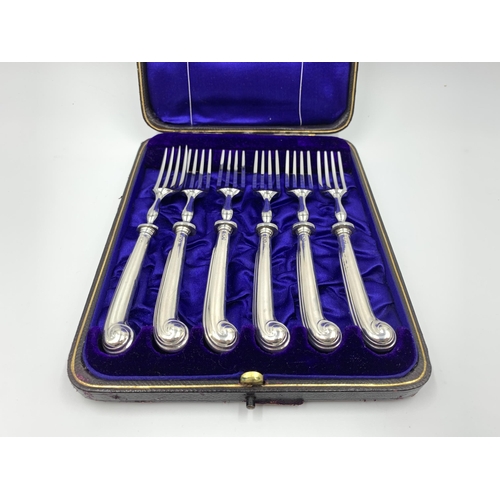 2145 - A cased set of six Edward VII Martin, Hall & Co (Richard Martin & Ebenezer Hall) hallmarked Sheffiel... 