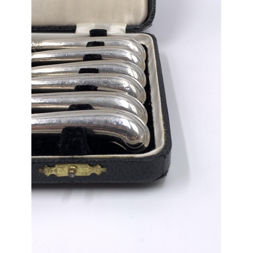 2146 - A cased set of six hallmarked Sheffield silver handled butter knives - approx. gross weight 154g