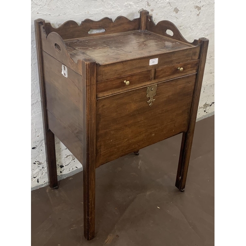 211 - A George III mahogany nightstand/bedside cabinet - approx. 80cm high x 54cm wide x 40cm deep