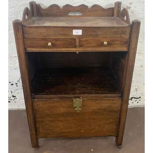 211 - A George III mahogany nightstand/bedside cabinet - approx. 80cm high x 54cm wide x 40cm deep