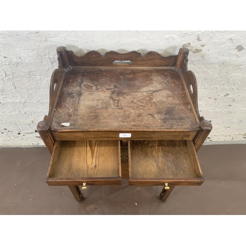 211 - A George III mahogany nightstand/bedside cabinet - approx. 80cm high x 54cm wide x 40cm deep