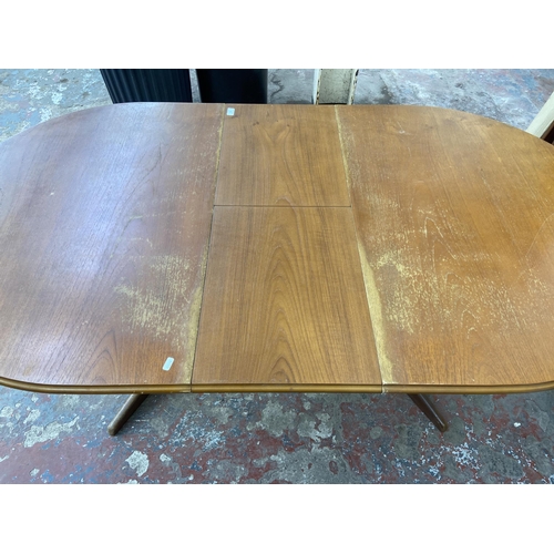 139 - A mid 20th century teak extending dining table