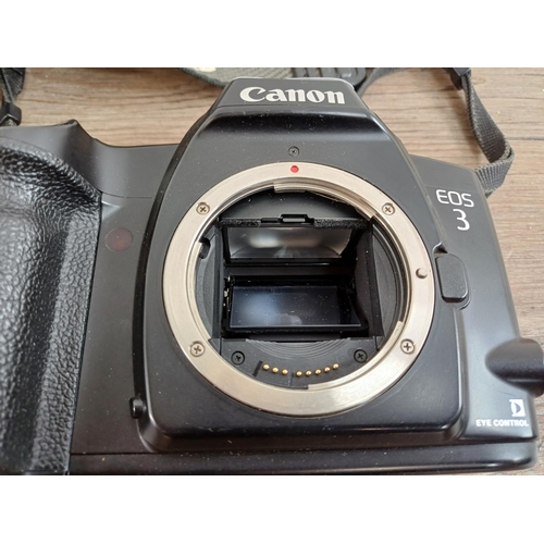 555 - A Canon EOS 3 35mm SLR camera body