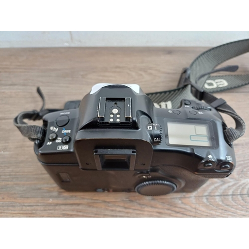 555 - A Canon EOS 3 35mm SLR camera body