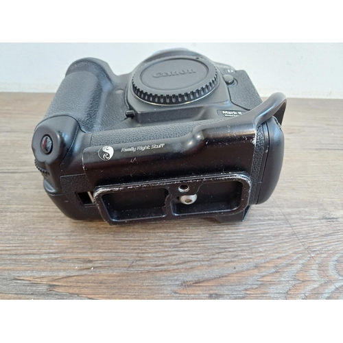 559 - A Canon EOS-1D Mark II 8mp professional DSLR camera body fitted with Really Right Stuff L-plate