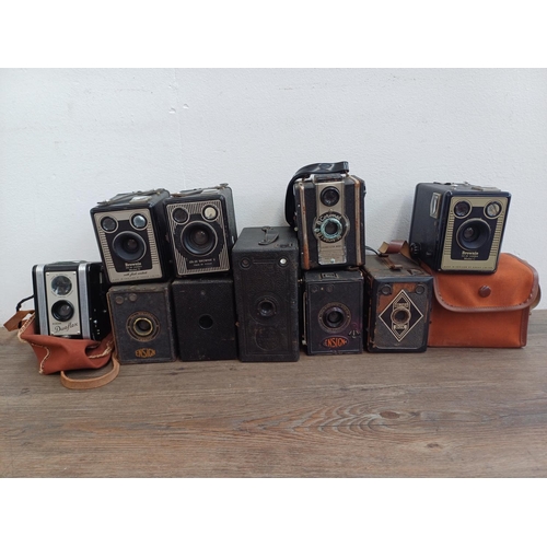 568 - A collection of box cameras to include cased Kodak Duaflex pseudo TLR, Houghton-Butcher J-B Ensign, ... 