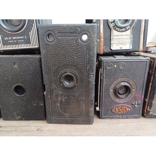 568 - A collection of box cameras to include cased Kodak Duaflex pseudo TLR, Houghton-Butcher J-B Ensign, ... 