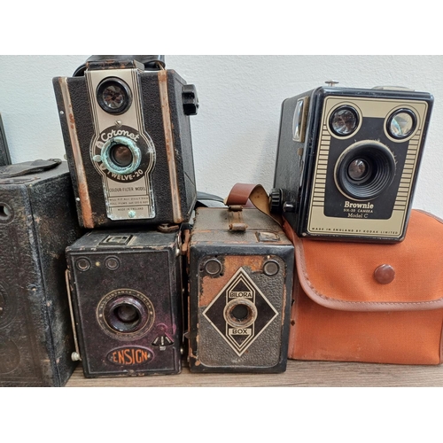 568 - A collection of box cameras to include cased Kodak Duaflex pseudo TLR, Houghton-Butcher J-B Ensign, ... 