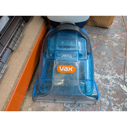 739 - A Vax Rapide Deluxe carpet washer