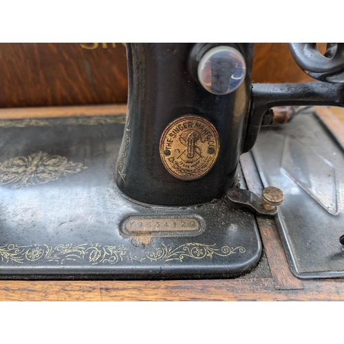 754 - A cased 1935 Singer 99K hand crank sewing machine