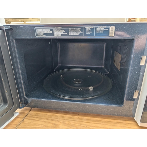 766 - A Samsung 800w microwave oven