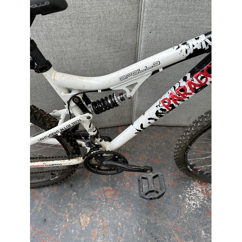 1005 - An Apollo Paradox boy's mountain bike