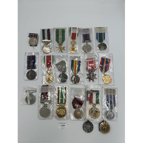 2184 - Twenty military medals to include Pakistan, American Navy Good Conduct, Poland Prison Service, Syria... 