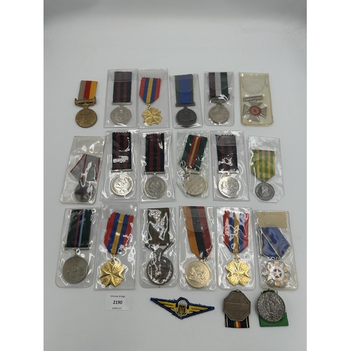 2190 - Twenty military medals to include Bulgarian Order Of Labour Glory, Pakistan 1971 War, Republic Of Ve... 