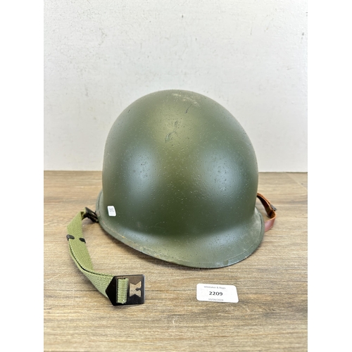 2209 - A WWII US M1 helmet with liner