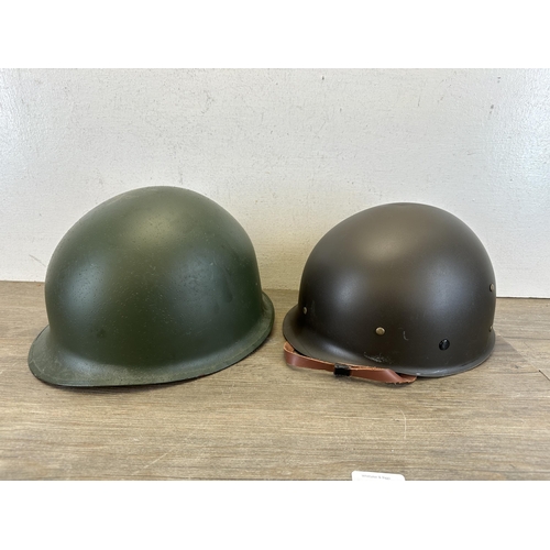 2209 - A WWII US M1 helmet with liner