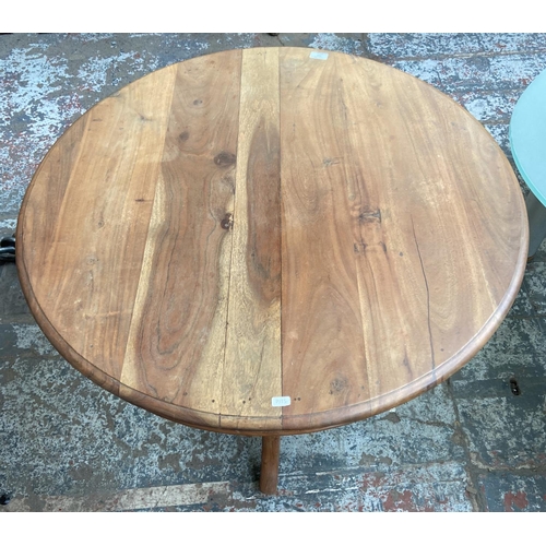 167 - An Indian sheesham wood circular pedestal dining table - approx. 77cm high x 83cm diameter