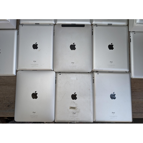 710 - A collection of 32-pin Apple iPads to include A1395, A1416, A1219, A1337 etc.