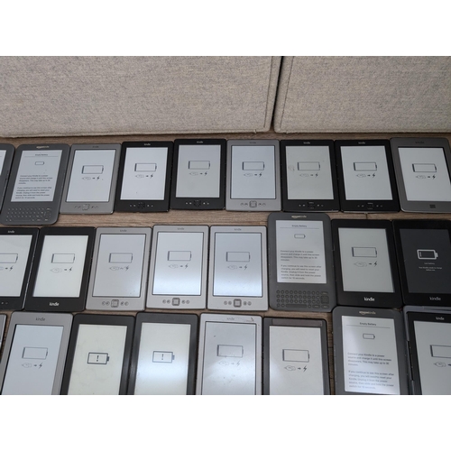 714 - A large collection of Amazon Kindle e-readers