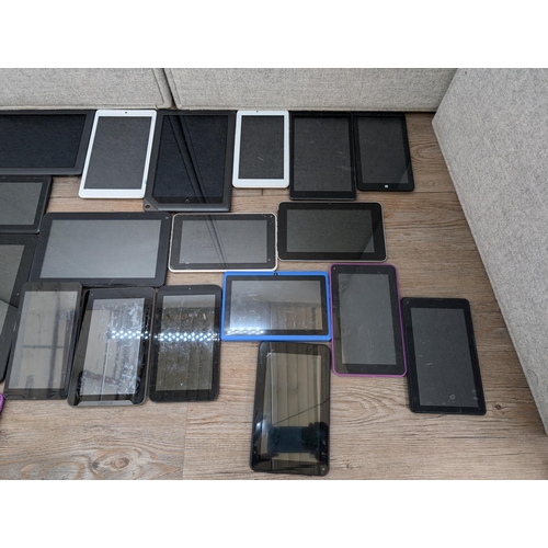 717 - A large collection of Android tablets to include Nook etc.