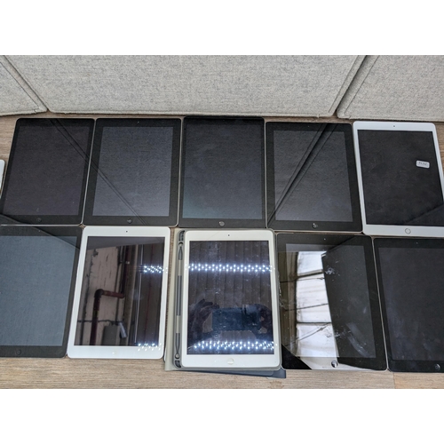 723 - A collection of Apple iPads to include A2197, A1395, A1474, A2602, A1458 etc.