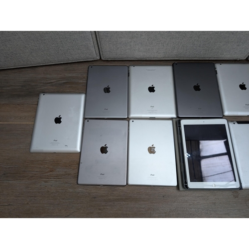 723 - A collection of Apple iPads to include A2197, A1395, A1474, A2602, A1458 etc.