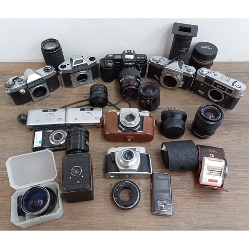 609 - A collection of lenses and cameras to include Minolta 7000 Maxxum 35mm SLR, Ihagee Exa II body, Niko... 