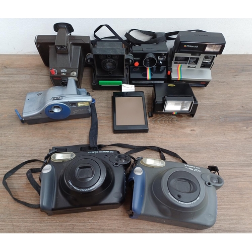 622 - A collection of instant cameras to include Fujifilm Instax 200 and 210, Polaroid Joycam, Polaroid Su... 