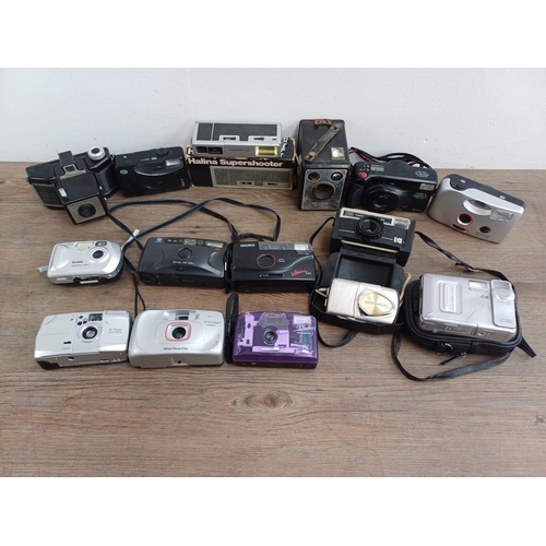 624 - A collection of cameras to include Olympus µ[mju:] Digital 400, Kodak EasyShare CX6200 2mp digital, ... 