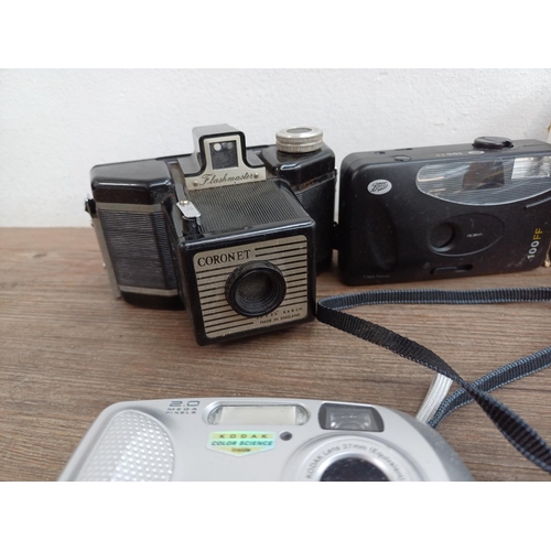 624 - A collection of cameras to include Olympus µ[mju:] Digital 400, Kodak EasyShare CX6200 2mp digital, ... 