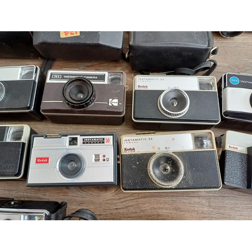 626 - A collection of Kodak Instamatic cameras for 126 cartridge film to include 32, boxed 25 with instruc... 