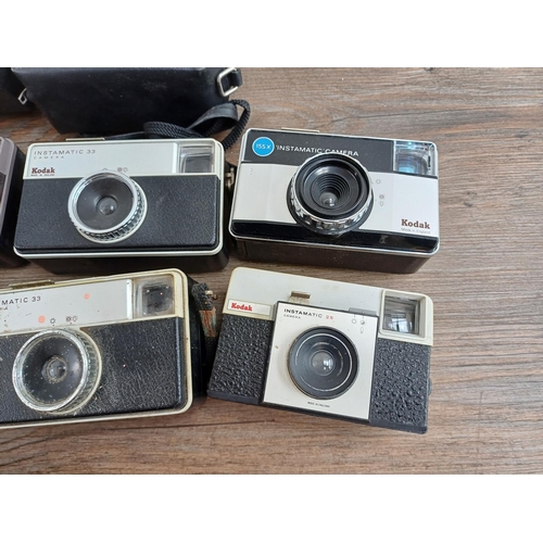 626 - A collection of Kodak Instamatic cameras for 126 cartridge film to include 32, boxed 25 with instruc... 