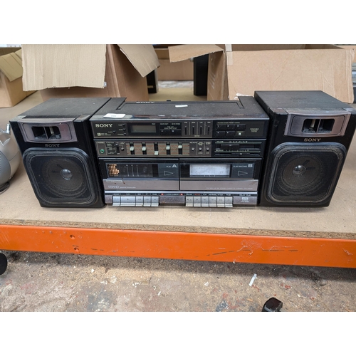 699 - A late 1980s Sony CFS-W500L portable four-band radio/twin cassette with detachable speakers