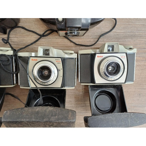 633 - A collection of Kodak Brownie cameras to include Cresta II, Cresta 3, 127 and 44A