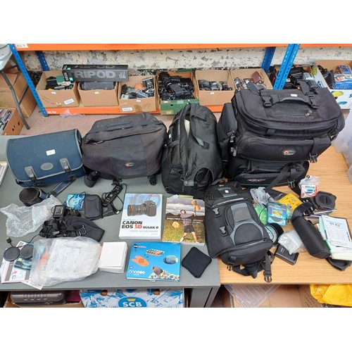 637 - A collection of photography equipment to include six good quality camera bags, Canon TC-80N3 timer r... 