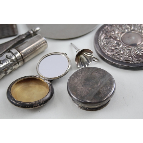 2189 - Seven hallmarked sterling silver items to include glass vanity jar, perfume bottle, compact mirror e... 