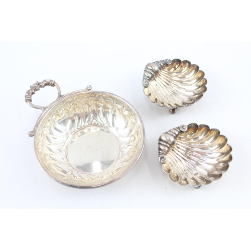 2207 - Three hallmarked sterling silver dishes - approx. gross weight 58g