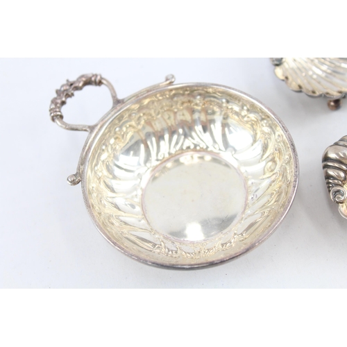 2207 - Three hallmarked sterling silver dishes - approx. gross weight 58g