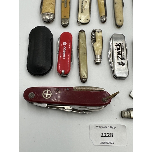 2228 - A collection of pocket knives to include Swiss army, hallmarked Sheffield silver and mother of pearl... 