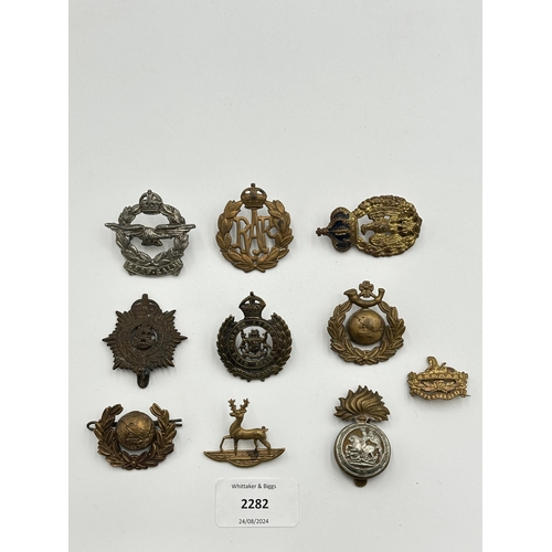 2282 - Ten military cap badges